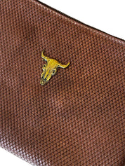 Cartera Toro bronce cuero estampado trenzado cafe