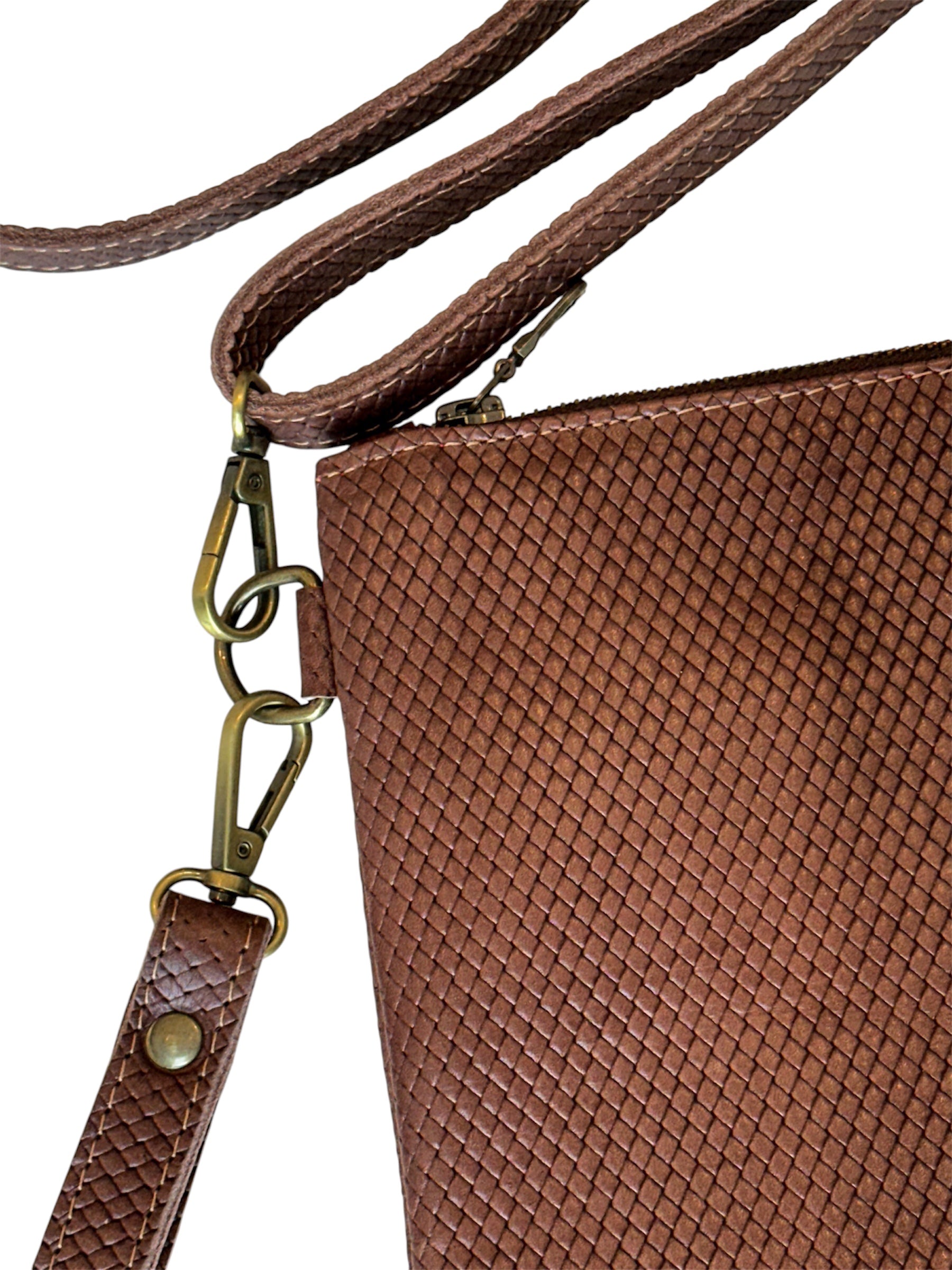 Cartera Toro bronce cuero estampado trenzado cafe